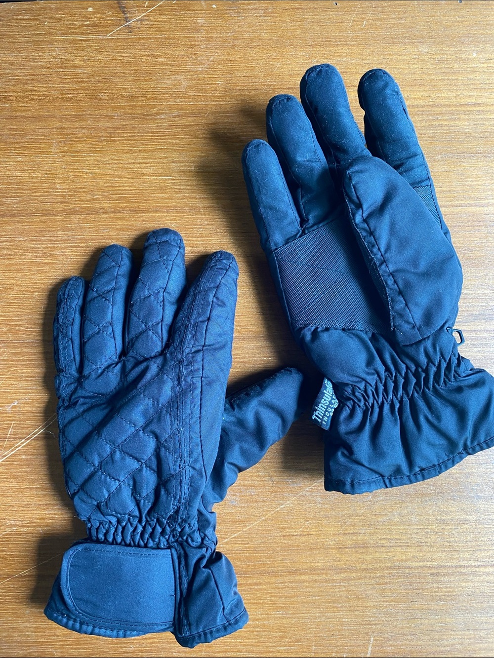 Women's Black Quilted Winter Gloves - 3M Thinsulate